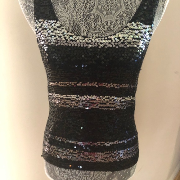 The limited stretch top. - Picture 5 of 7